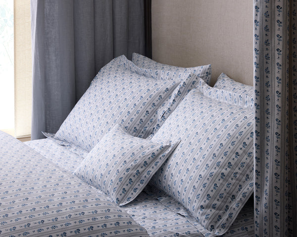 Photo of the Cabanon Stripe | Flat Sheet ensemble.