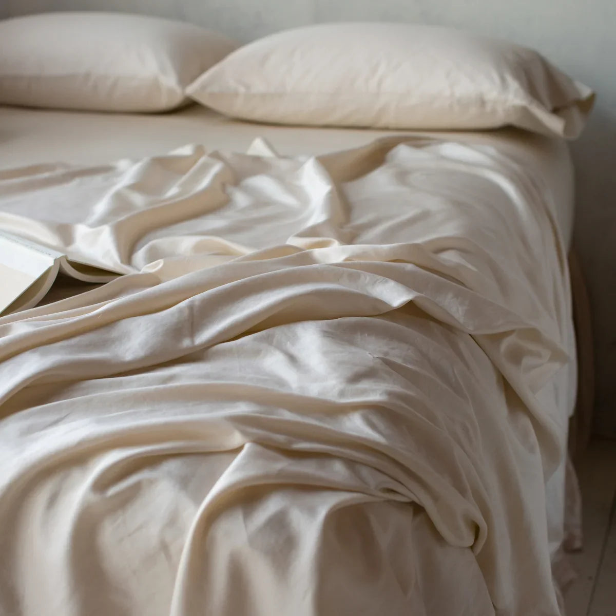 Bella Notte Bria fitted sheet in French Lavender, close-up showing smooth sateen drape on mattress corner.