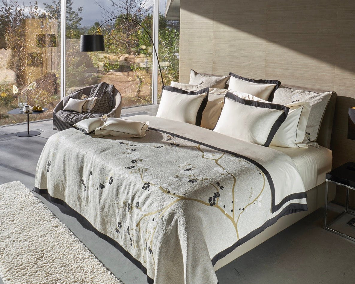 Image of Celso de Lemos Cerisier bed.