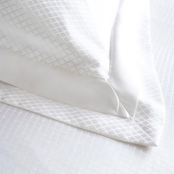 Photo of the Eva Diamond Trellis Silk | Bedding ensemble.