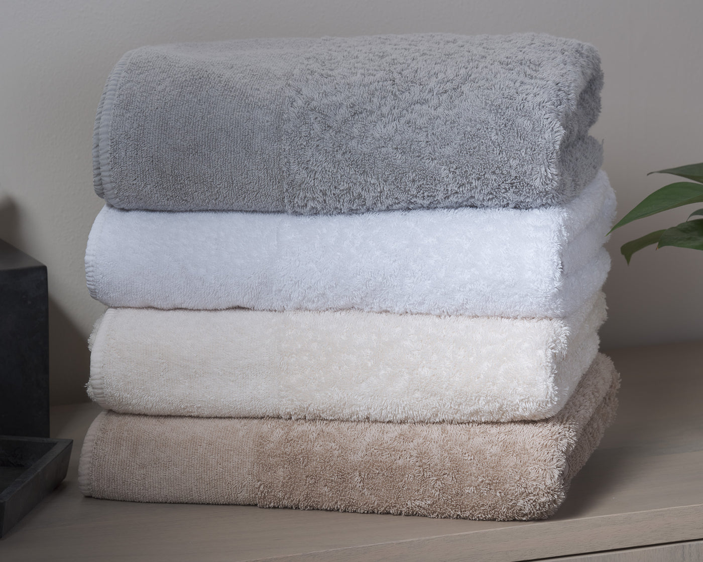A Plushy collection of towels in 4 colors and 5 different sizes. Made in Portugal.