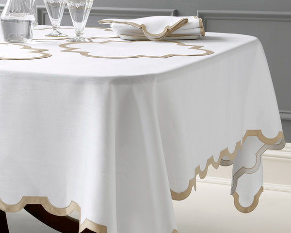 Photo of the Mirasol Table Linens ensemble.