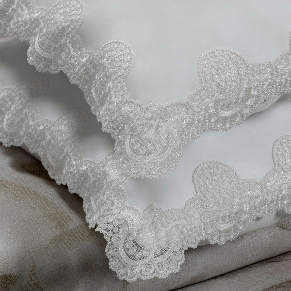 Photo of the Cattedrale Lace | Pillowcase Set ensemble.