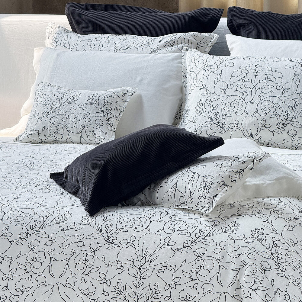 Amor Perfeito by Amalia Home Collection