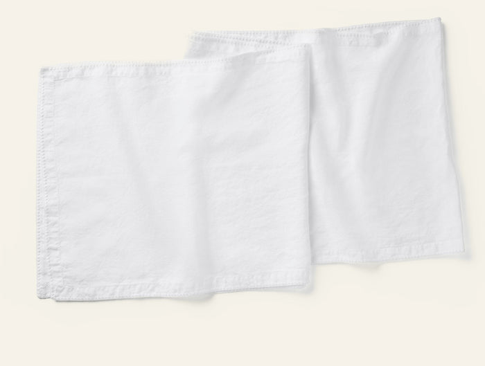 Photo of the Olivos Embroidered Linen | Table Runner ensemble.