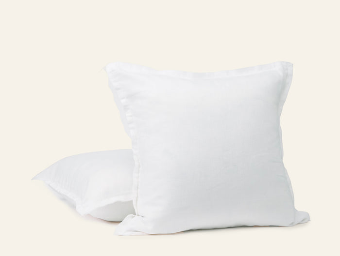 Photo of the Relaxed Linen | Decorative Pillow ensemble.