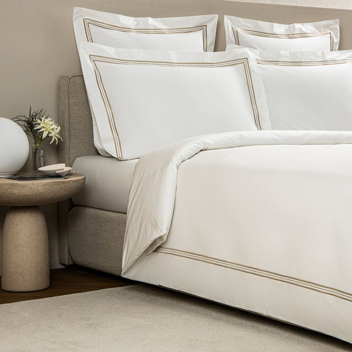 Photo of the Triplo Bourdon | Duvet Cover ensemble.