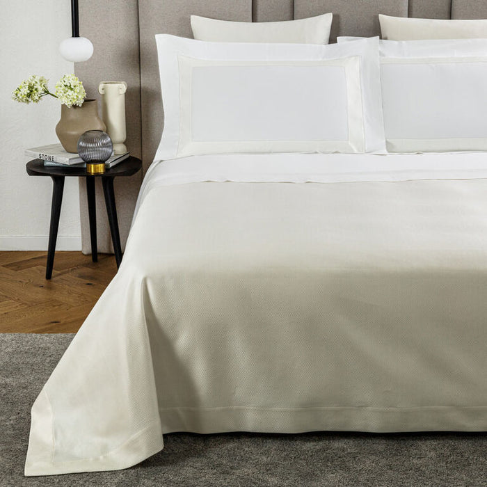 Photo of the Cavalry | Bedspread ensemble.