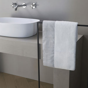 Photo of the Graphite Border | Bath Towel ensemble.
