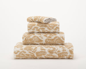 Photo of the Sauvage | Hand Towel ensemble.