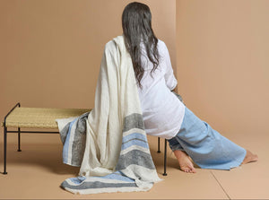 Photo of the Como 360 Throw ensemble.