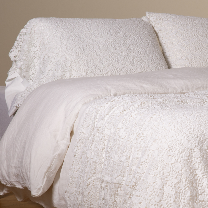 Photo of the Allora Lace | Pillowcase ensemble.
