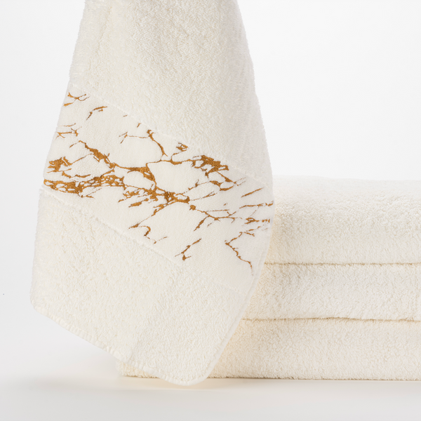 Photo of the Alpi | Hand Towel ensemble.