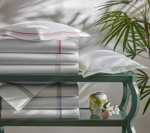 Photo of the Amara Triple Pearl | Flat Sheet ensemble.