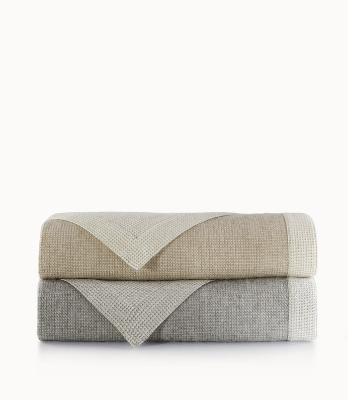 Photo of the Angelo | Blanket ensemble.