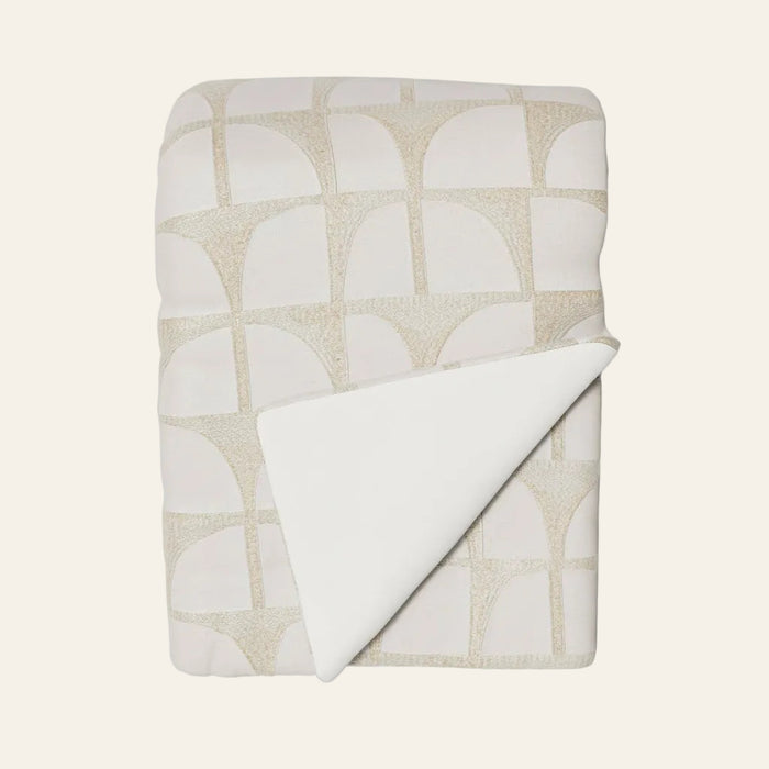 Photo of the Arches | Throw ensemble.