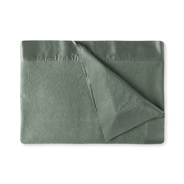 Photo of the Aura Bedspread ensemble.