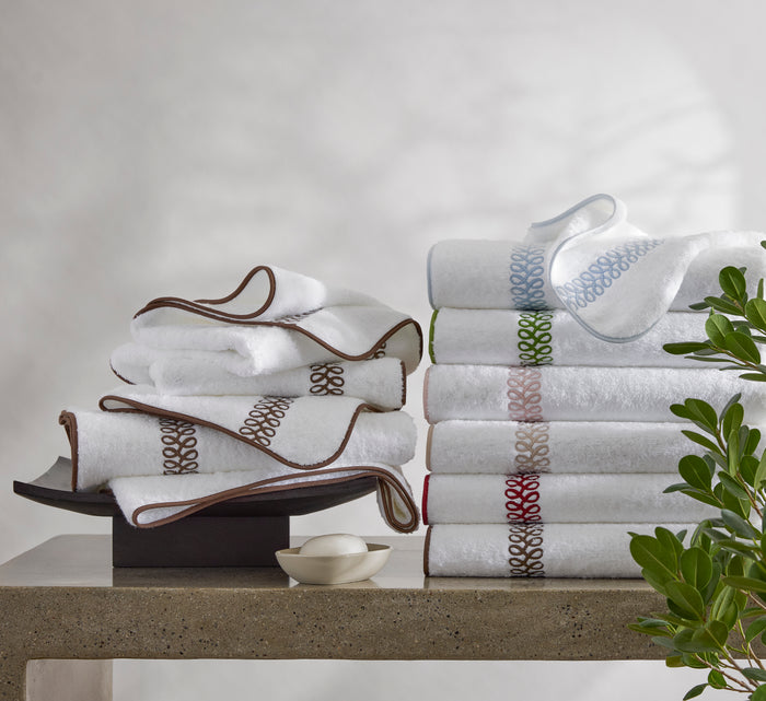 Photo of the Astor Braid | Bath Sheet ensemble.