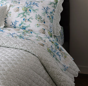 Photo of the Del Tesoro | Flat Sheet ensemble.