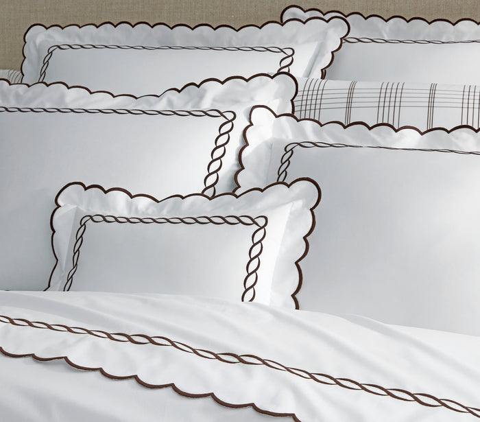 Photo of the Classic Chain Scallop | Sham ensemble.