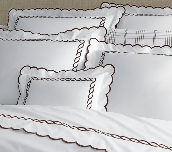 Photo of the Classic Chain Scallop | Sham ensemble.