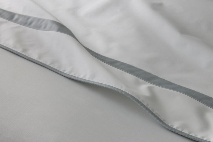 Photo of the Louise | Flat Sheet ensemble.