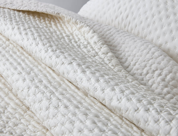 Photo of the Margaret | Quilt ensemble.