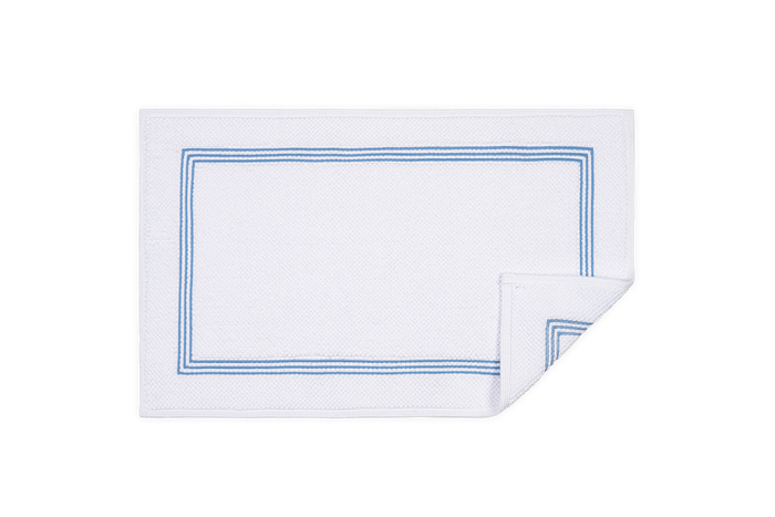 Photo of the Bel Tempo Towel | Bath Rug ensemble.