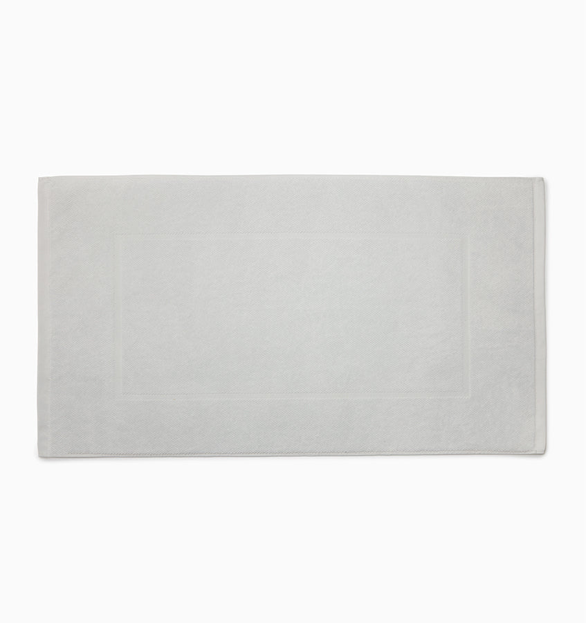 Sferra Canedo Nuovo tub mat laid flat, silver cotton terry with bordered edge detail.
