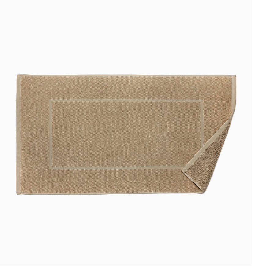 Corner fold detail of Sferra Canedo Nuovo tub mat in warm linen terry.