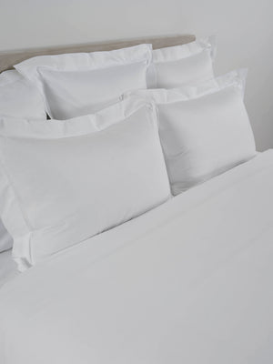 Photo of the Amanda | Flat Sheet ensemble.