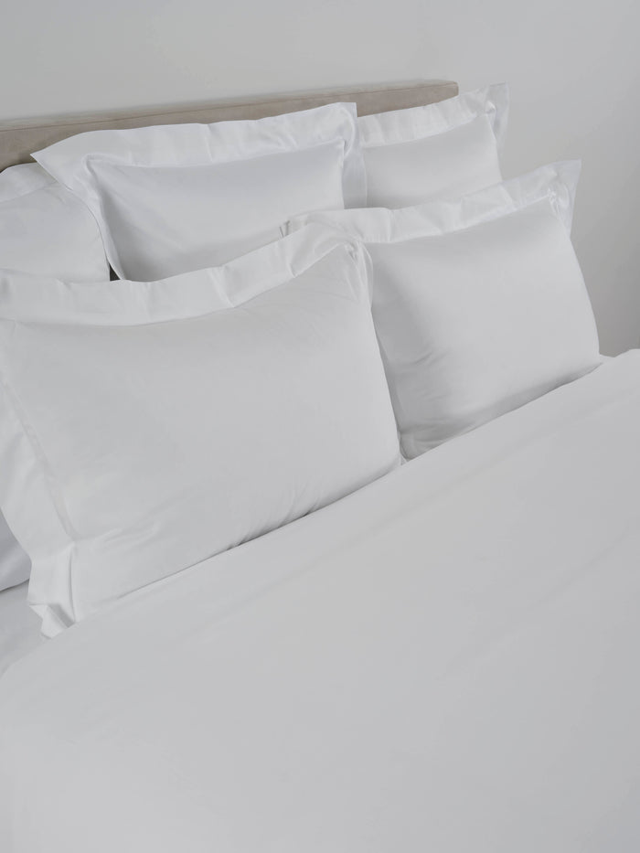 Photo of the Amanda | Flat Sheet ensemble.