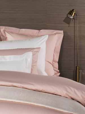 Photo of the Estrela | Flat Sheet ensemble.