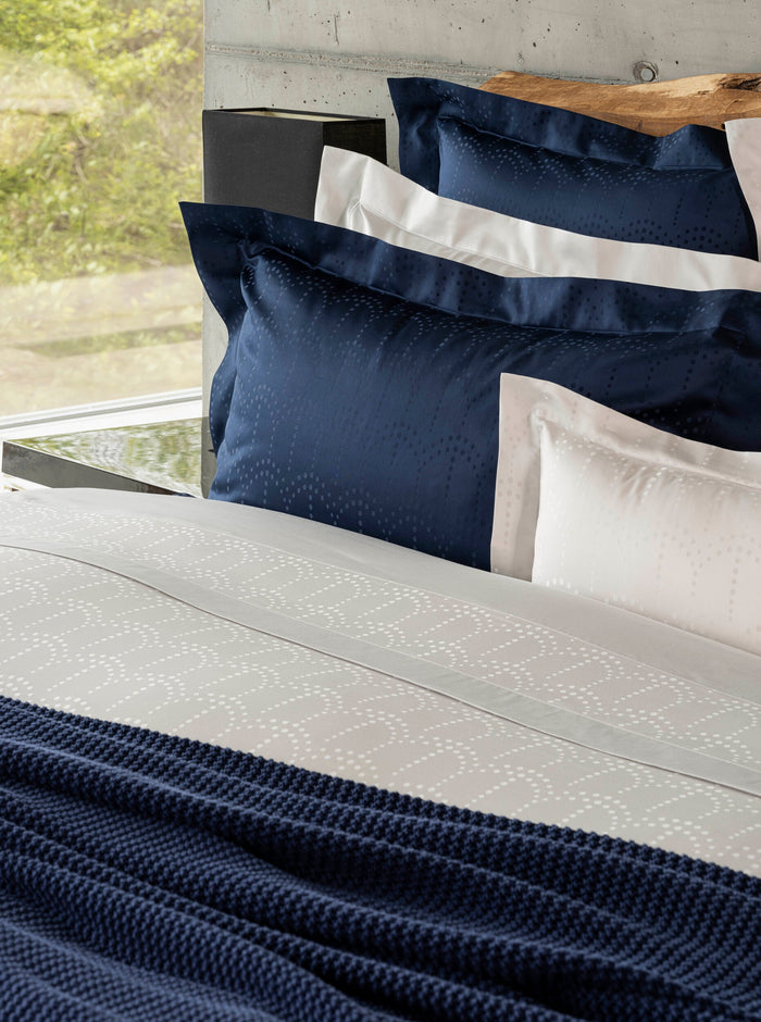 Photo of the Evora | Flat Sheet ensemble.