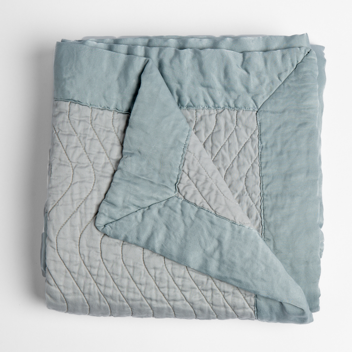 Photo of the Cirillo | Blanket ensemble.