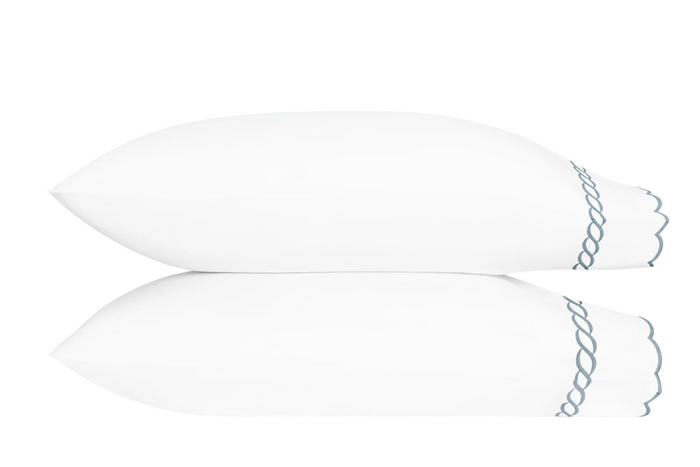 Photo of the Classic Chain Scallop | Pillowcase Set ensemble.