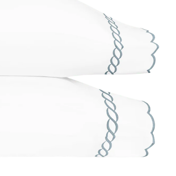 Photo of the Classic Chain Scallop | Pillowcase Set ensemble.