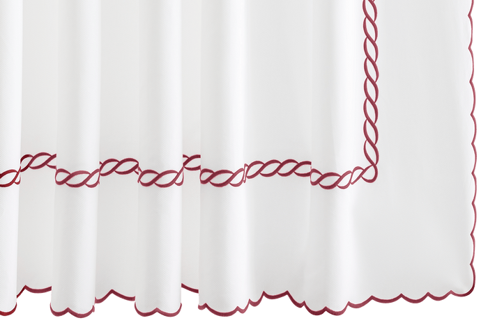Photo of the Classic Chain Scallop Shower Curtain ensemble.