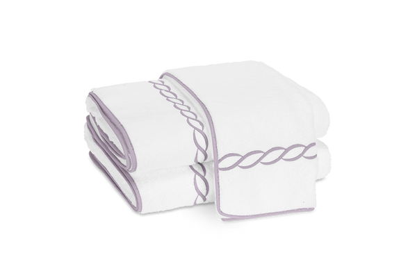 Photo of the Classic Chain | Bath Towel ensemble.