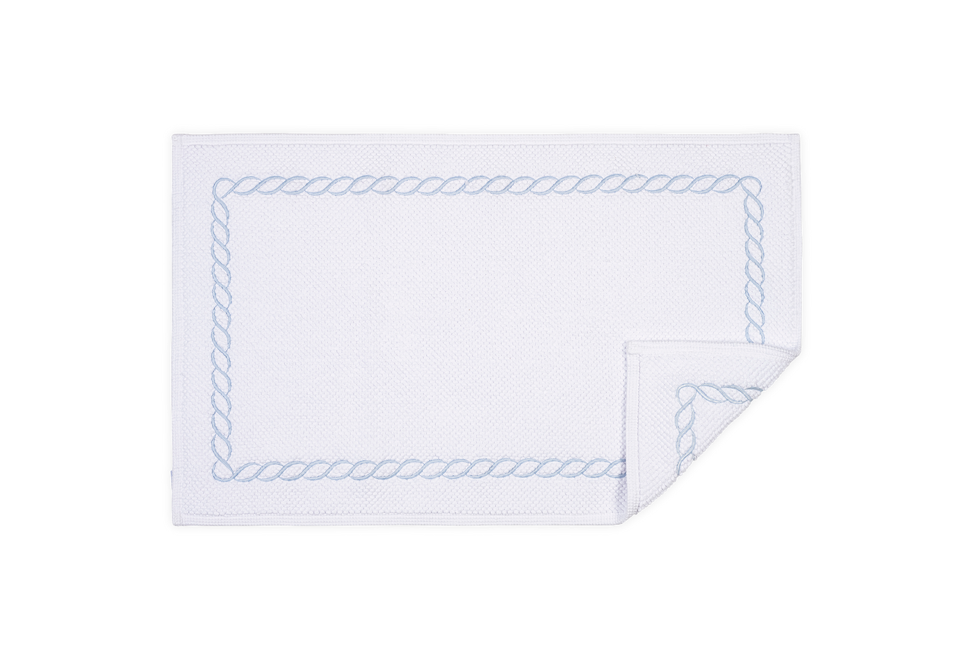 Corner detail of Matouk Classic Chain tub mat showing blue twisted rope embroidered border.