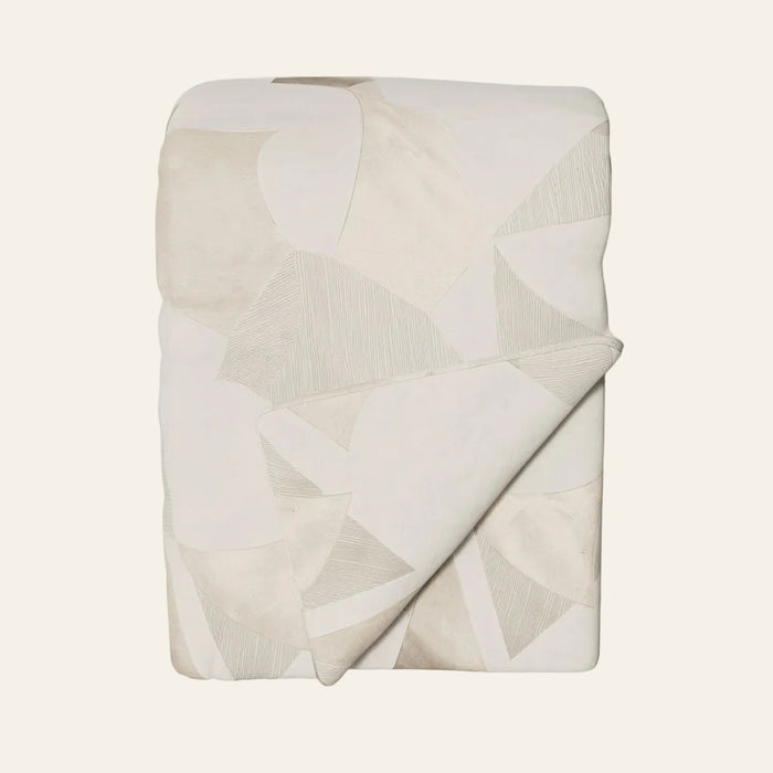 Photo of the Clio | Throw ensemble.