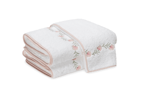 Photo of the Daphne | Hand Towel ensemble.