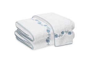 Photo of the Daphne | Bath Sheet ensemble.