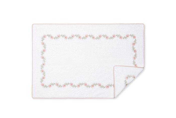 Photo of the Daphne | Tub Mat ensemble.