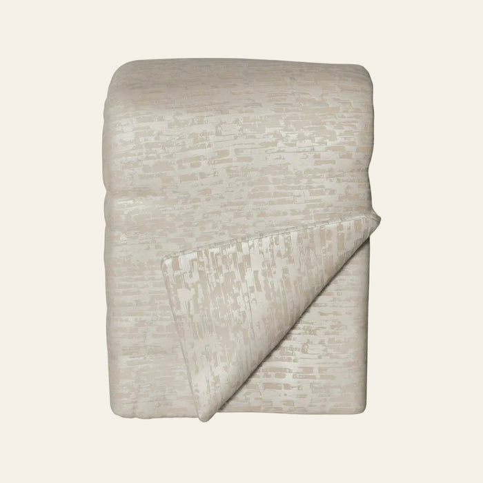 Photo of the Delphi | Throw ensemble.