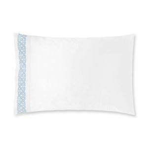 Photo of the Elo Pillowcase Pair ensemble.