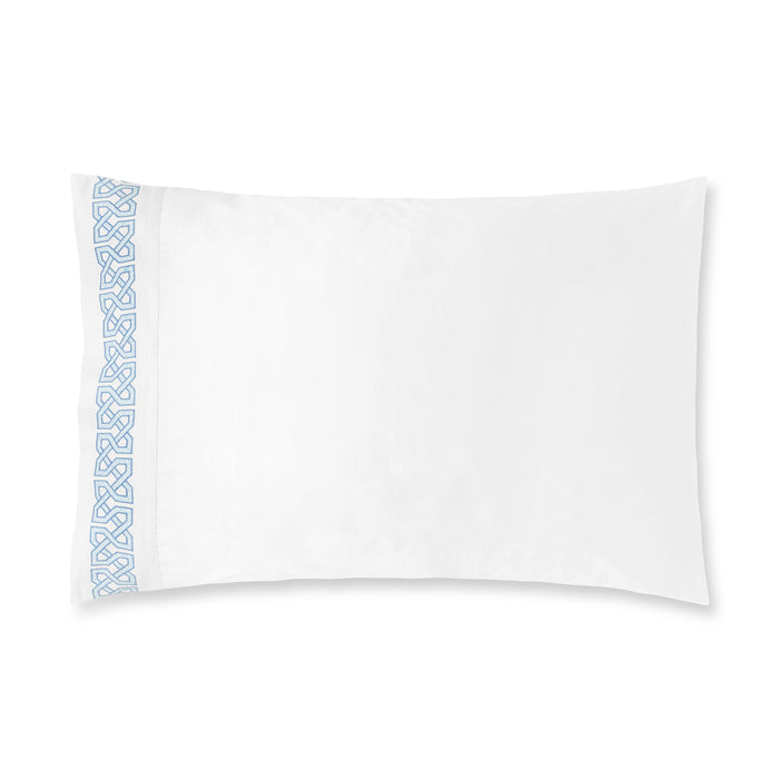 Photo of the Elo Pillowcase Pair ensemble.
