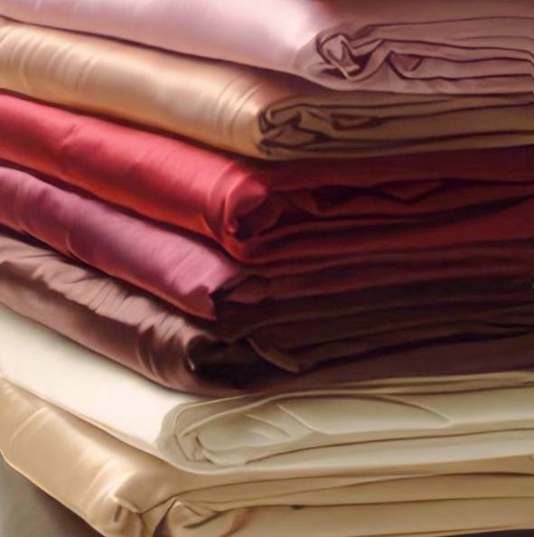 Photo of the Classic Silk Flat Sheets ensemble.