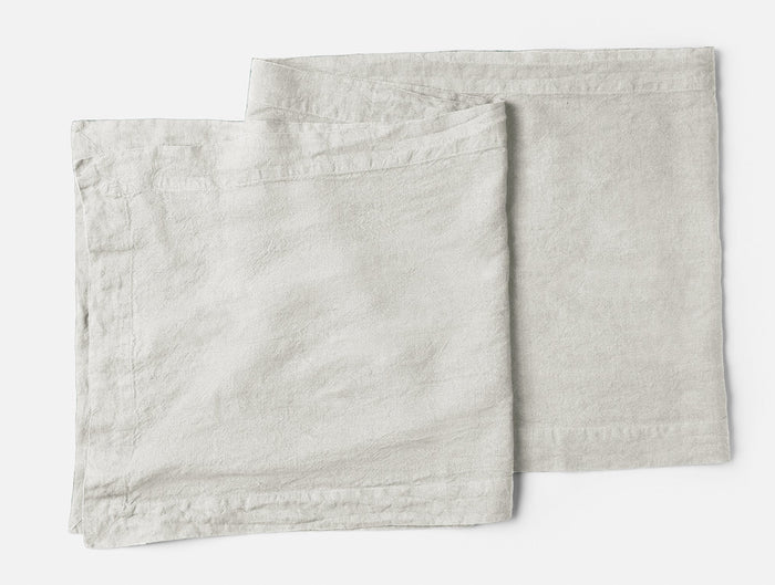 Photo of the Mojave Linen | Table Runner ensemble.