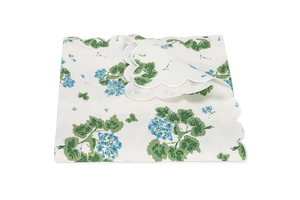 Photo of the Geranium Linen | Tablecloth ensemble.